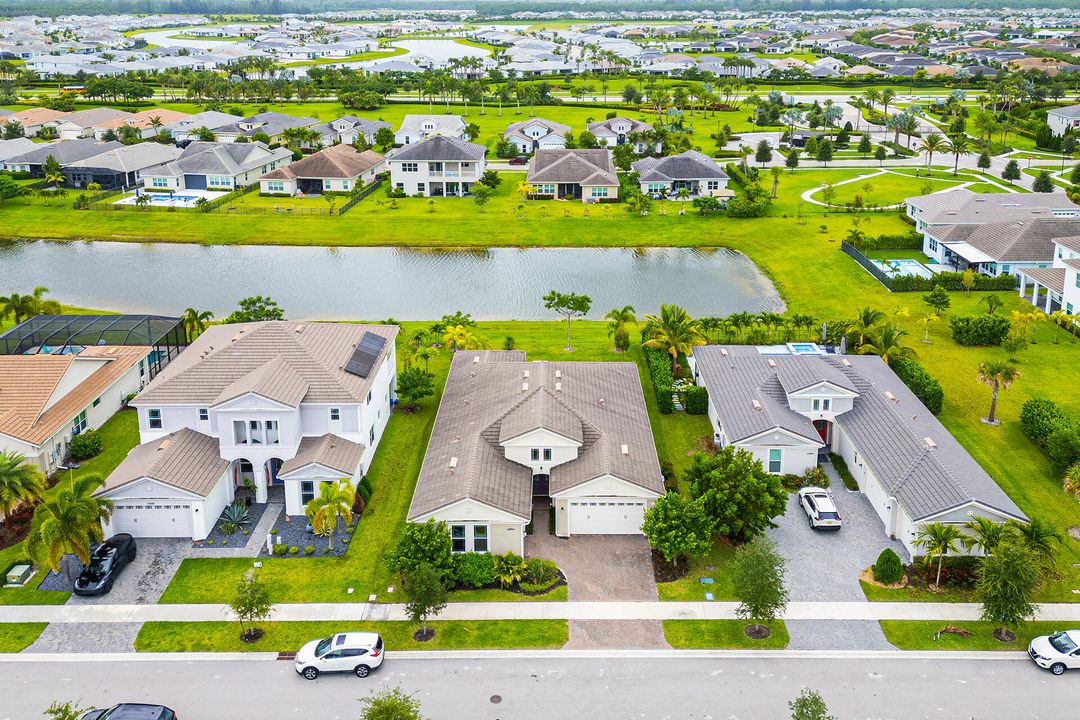 For Sale: $739,900 (3 beds, 3 baths, 2770 Square Feet)