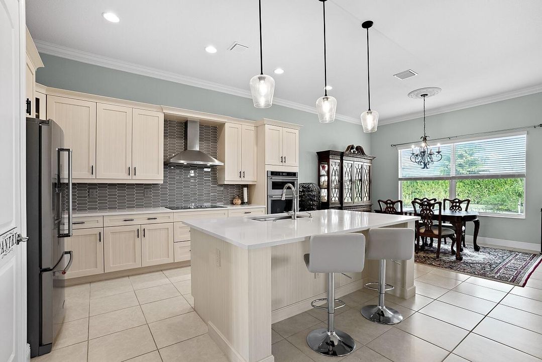 For Sale: $729,000 (3 beds, 2 baths, 2621 Square Feet)