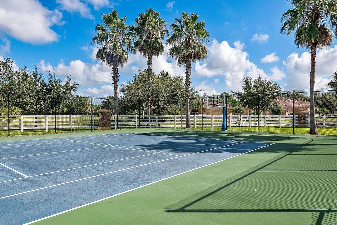 For Sale: $729,000 (3 beds, 2 baths, 2621 Square Feet)