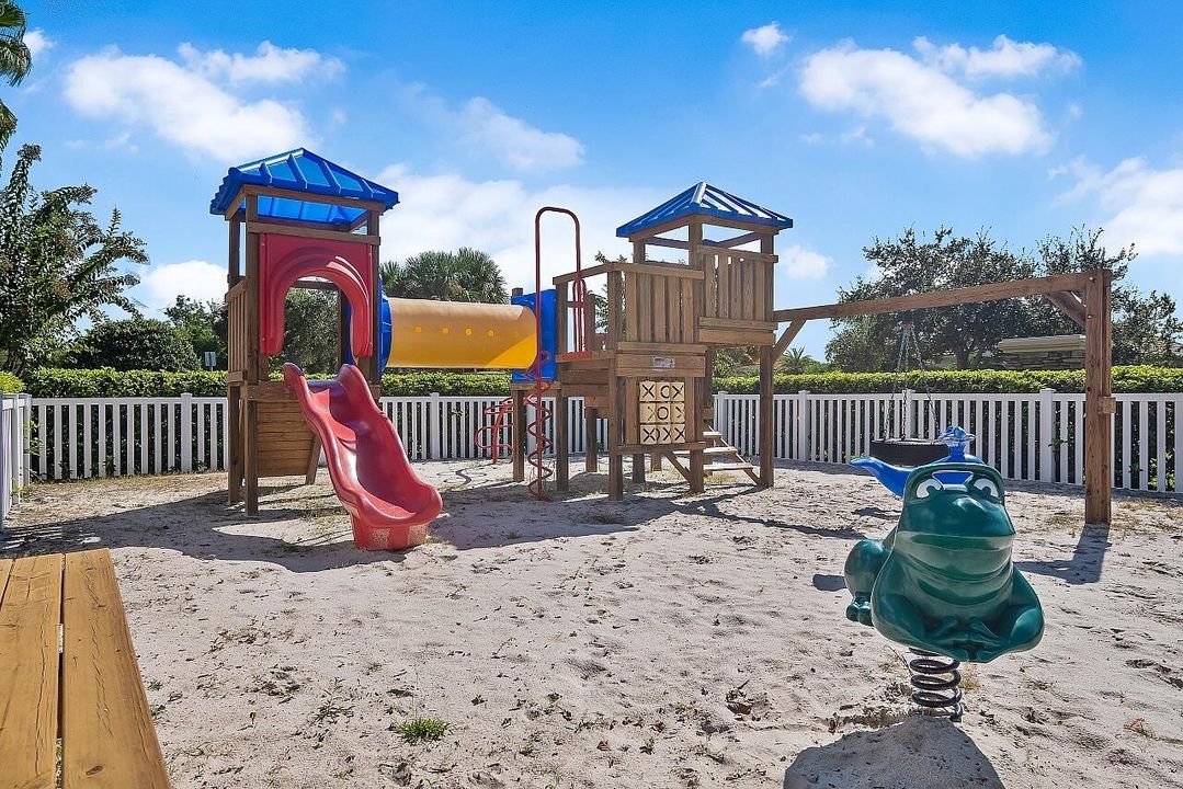 For Sale: $729,000 (3 beds, 2 baths, 2621 Square Feet)