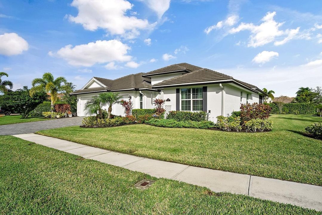 For Sale: $729,000 (3 beds, 2 baths, 2621 Square Feet)