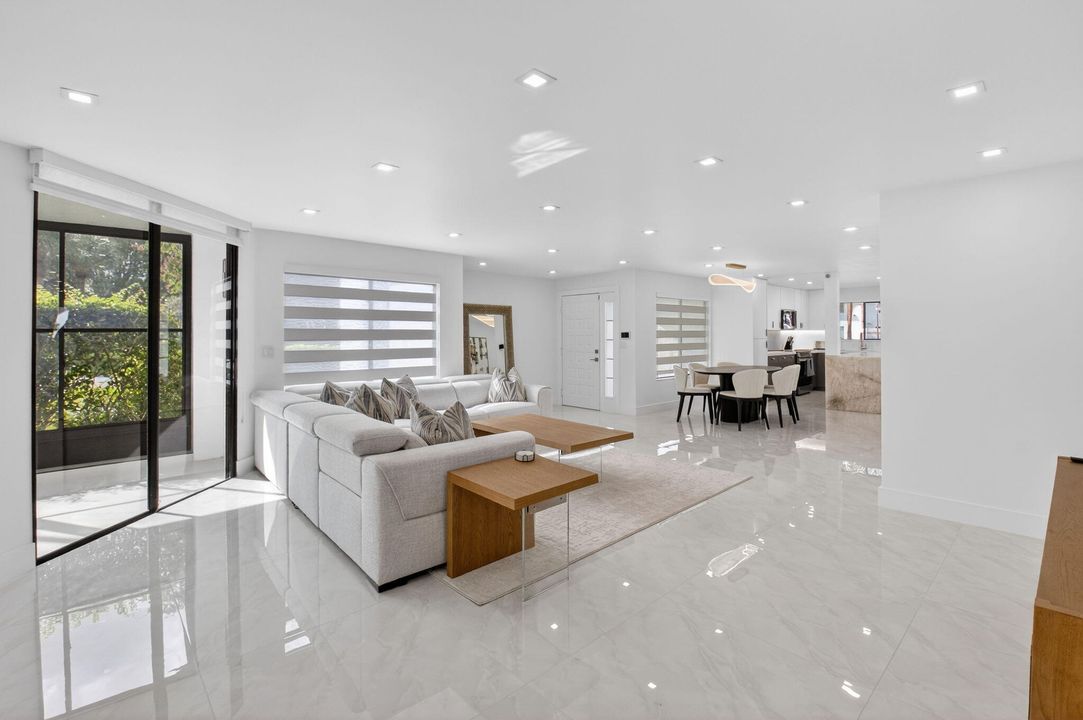 待售: $639,000 (2 贝兹, 2 浴室, 1705 平方英尺)