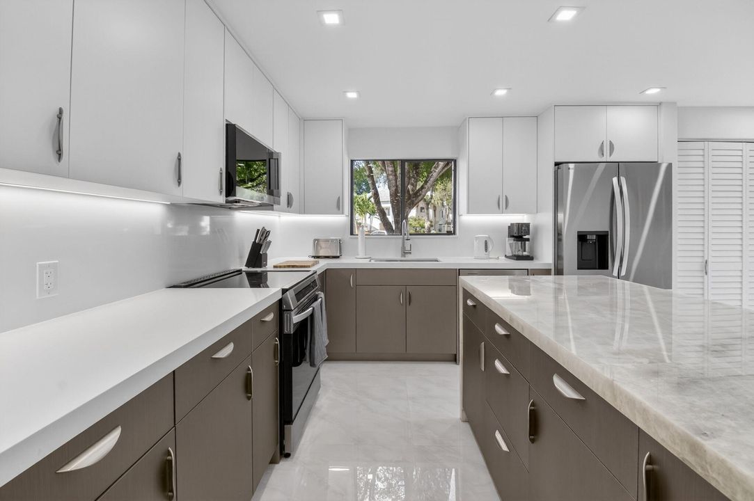 待售: $639,000 (2 贝兹, 2 浴室, 1705 平方英尺)