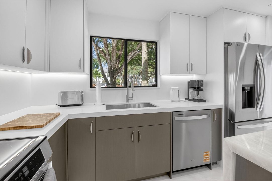 待售: $639,000 (2 贝兹, 2 浴室, 1705 平方英尺)