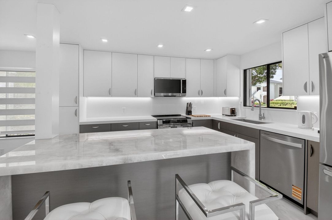 待售: $639,000 (2 贝兹, 2 浴室, 1705 平方英尺)