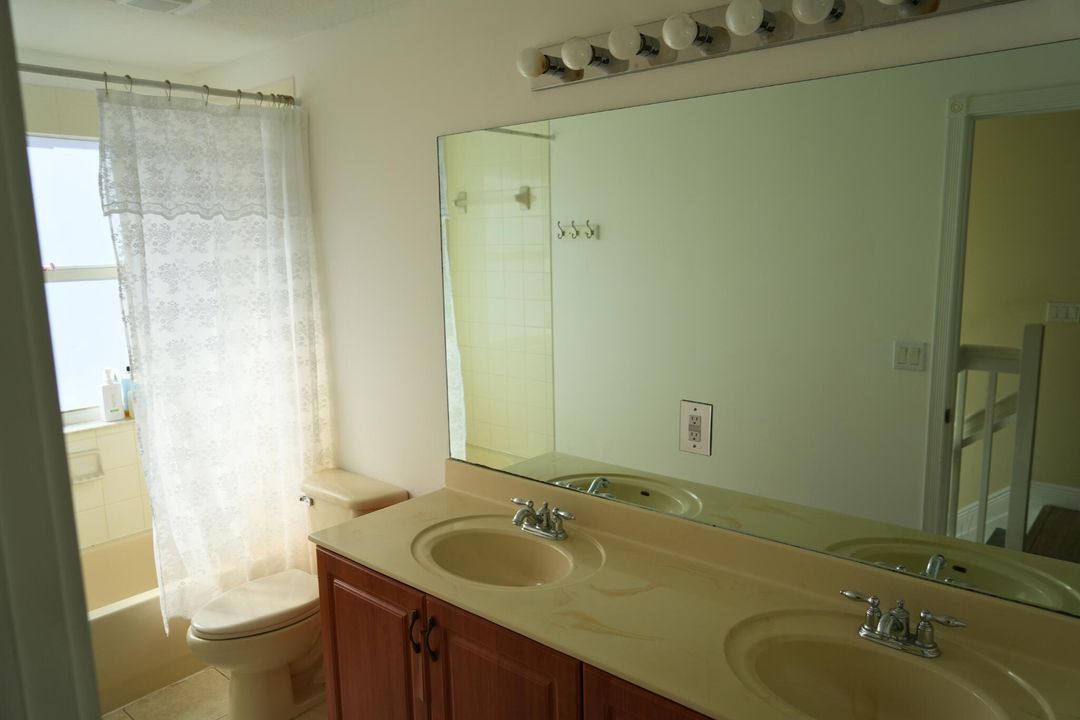 For Rent: $3,200 (4 beds, 2 baths, 2456 Square Feet)