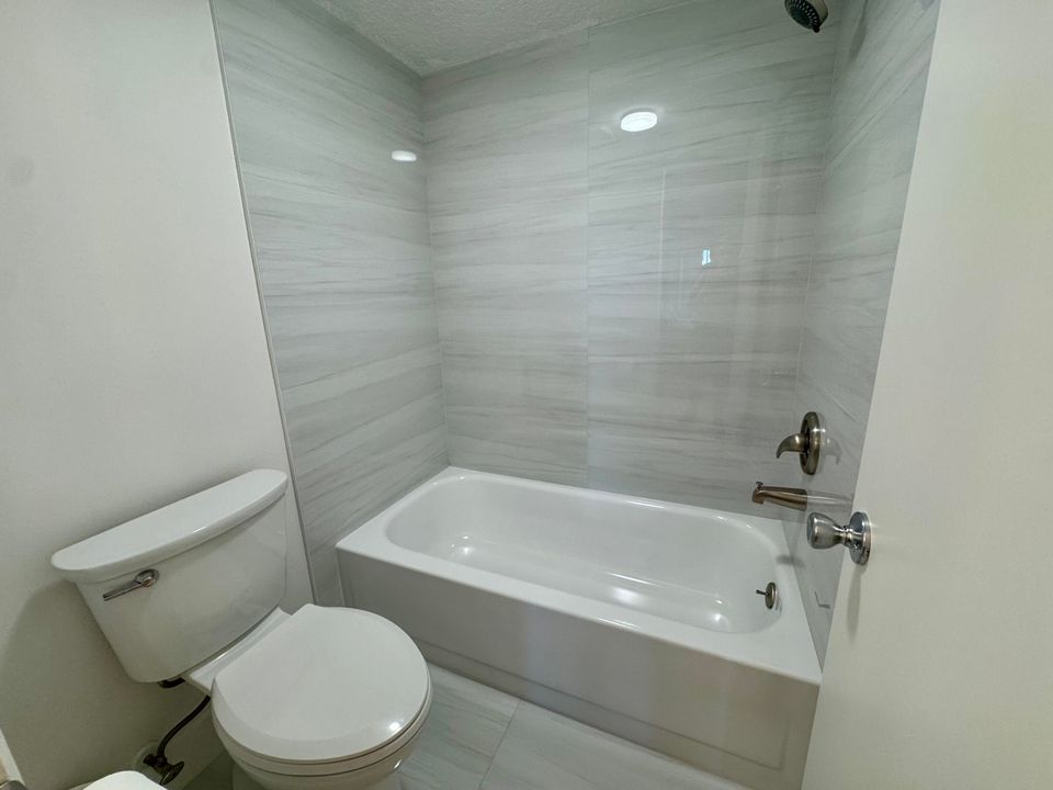 待售: $310,000 (2 贝兹, 2 浴室, 1000 平方英尺)