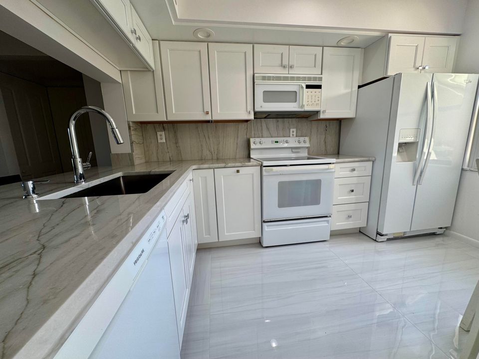 待售: $310,000 (2 贝兹, 2 浴室, 1000 平方英尺)