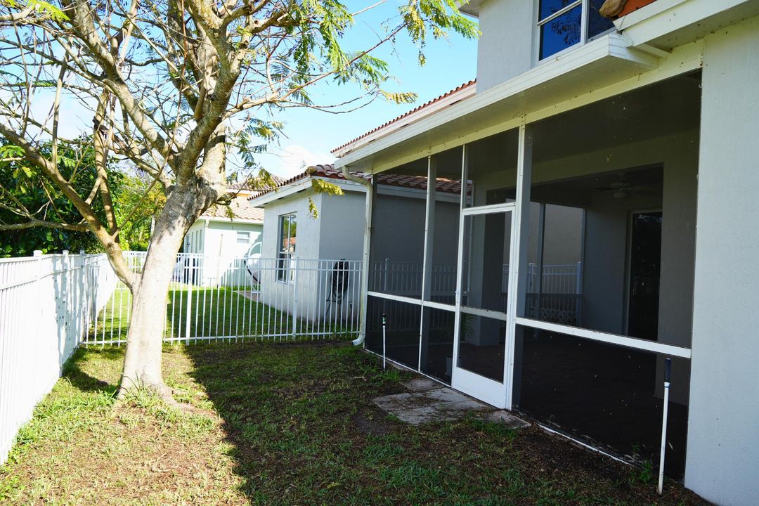 For Rent: $3,200 (4 beds, 2 baths, 2456 Square Feet)