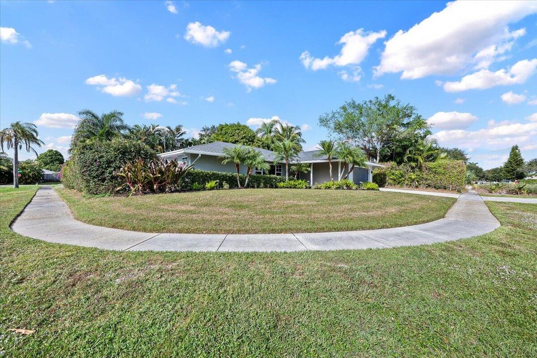 待售: $895,000 (3 贝兹, 2 浴室, 2236 平方英尺)