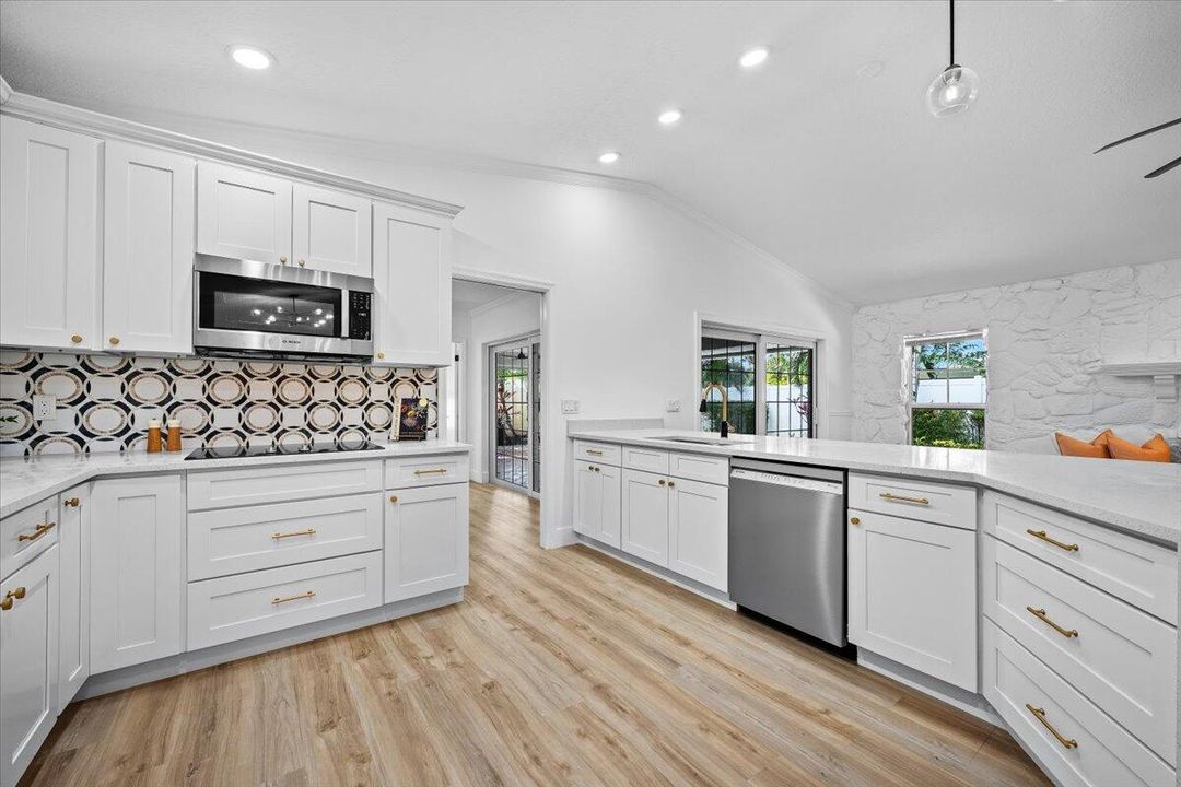 待售: $895,000 (3 贝兹, 2 浴室, 2236 平方英尺)