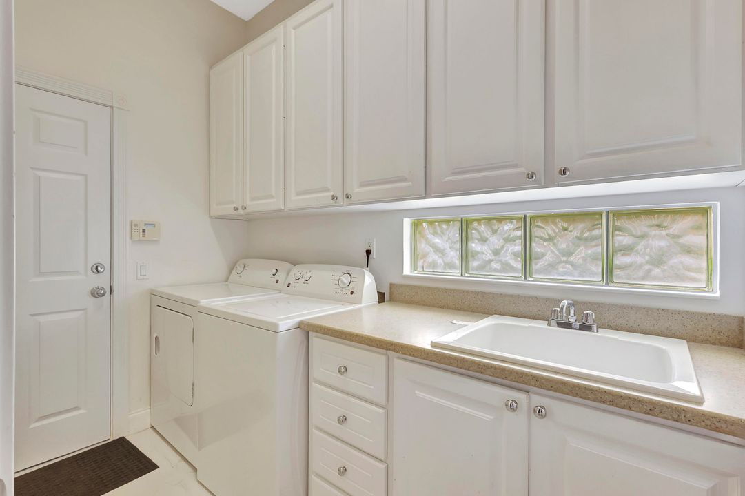 For Rent: $3,300 (3 beds, 3 baths, 2487 Square Feet)