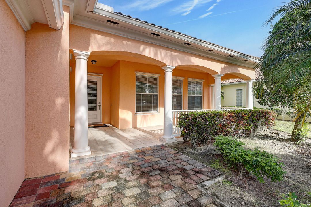 For Rent: $3,300 (3 beds, 3 baths, 2487 Square Feet)