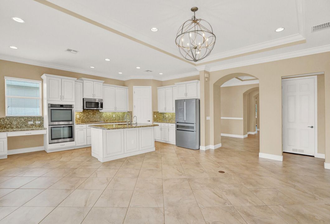 For Sale: $695,000 (4 beds, 2 baths, 2287 Square Feet)