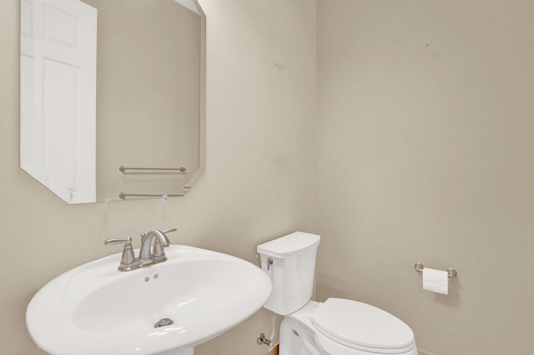 For Sale: $695,000 (4 beds, 2 baths, 2287 Square Feet)