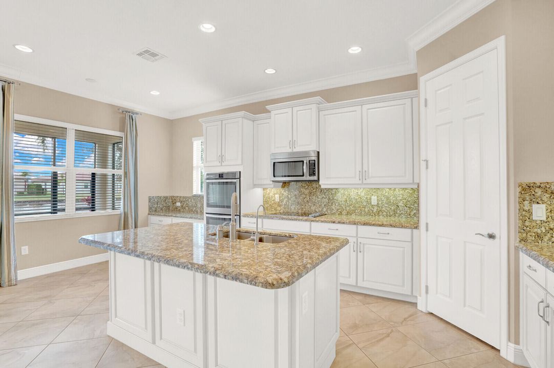 For Sale: $695,000 (4 beds, 2 baths, 2287 Square Feet)