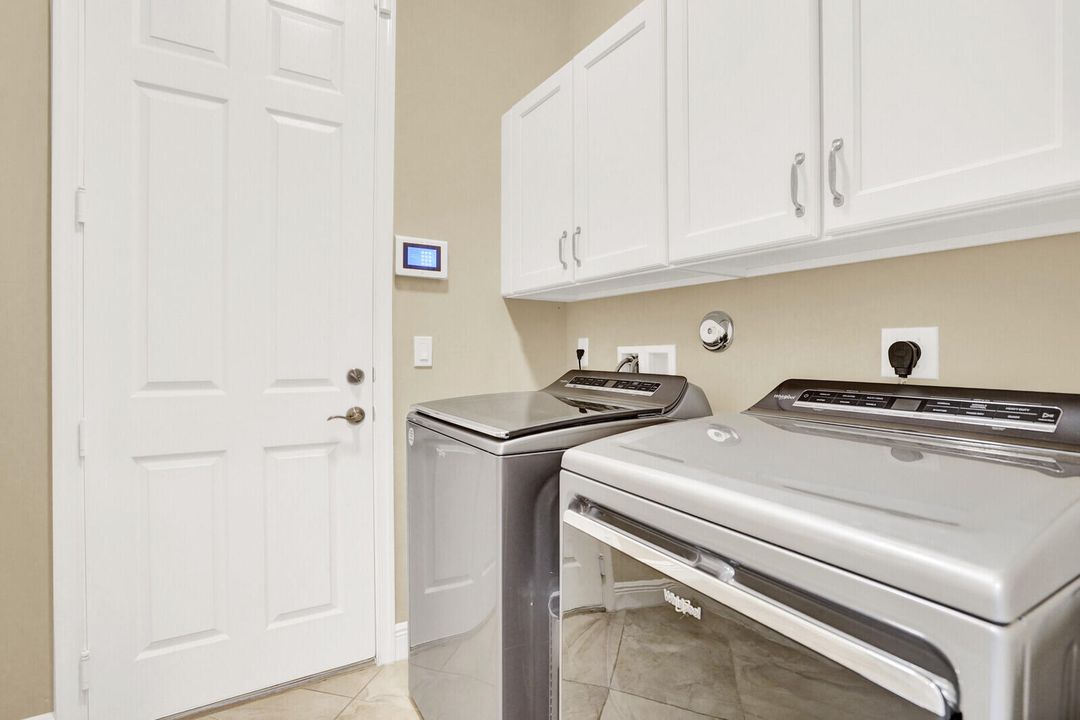 For Sale: $695,000 (4 beds, 2 baths, 2287 Square Feet)