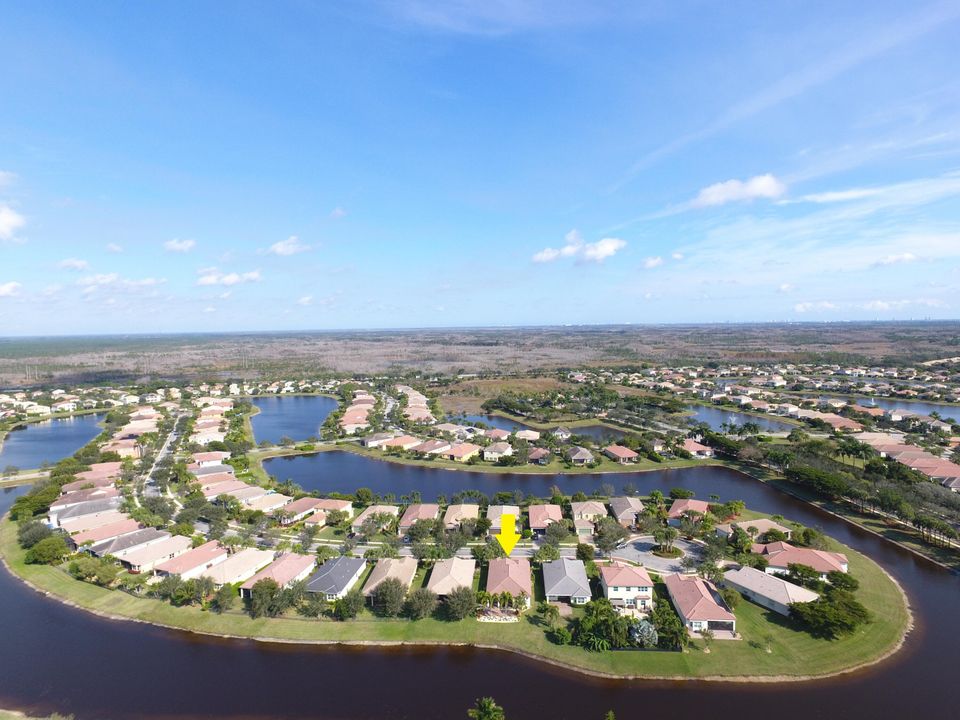 For Sale: $695,000 (4 beds, 2 baths, 2287 Square Feet)