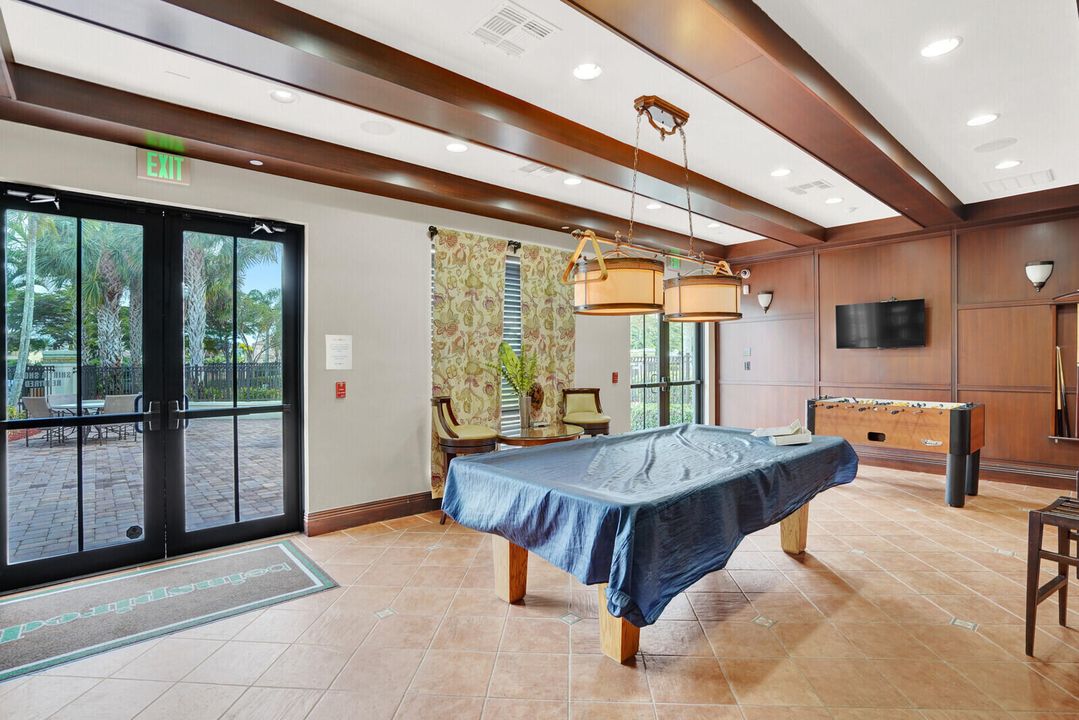 For Sale: $695,000 (4 beds, 2 baths, 2287 Square Feet)