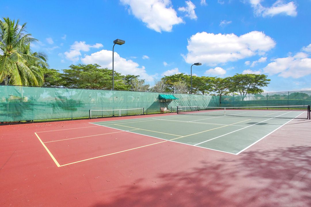 For Sale: $695,000 (4 beds, 2 baths, 2287 Square Feet)