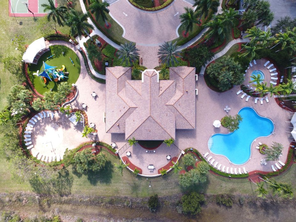 For Sale: $695,000 (4 beds, 2 baths, 2287 Square Feet)