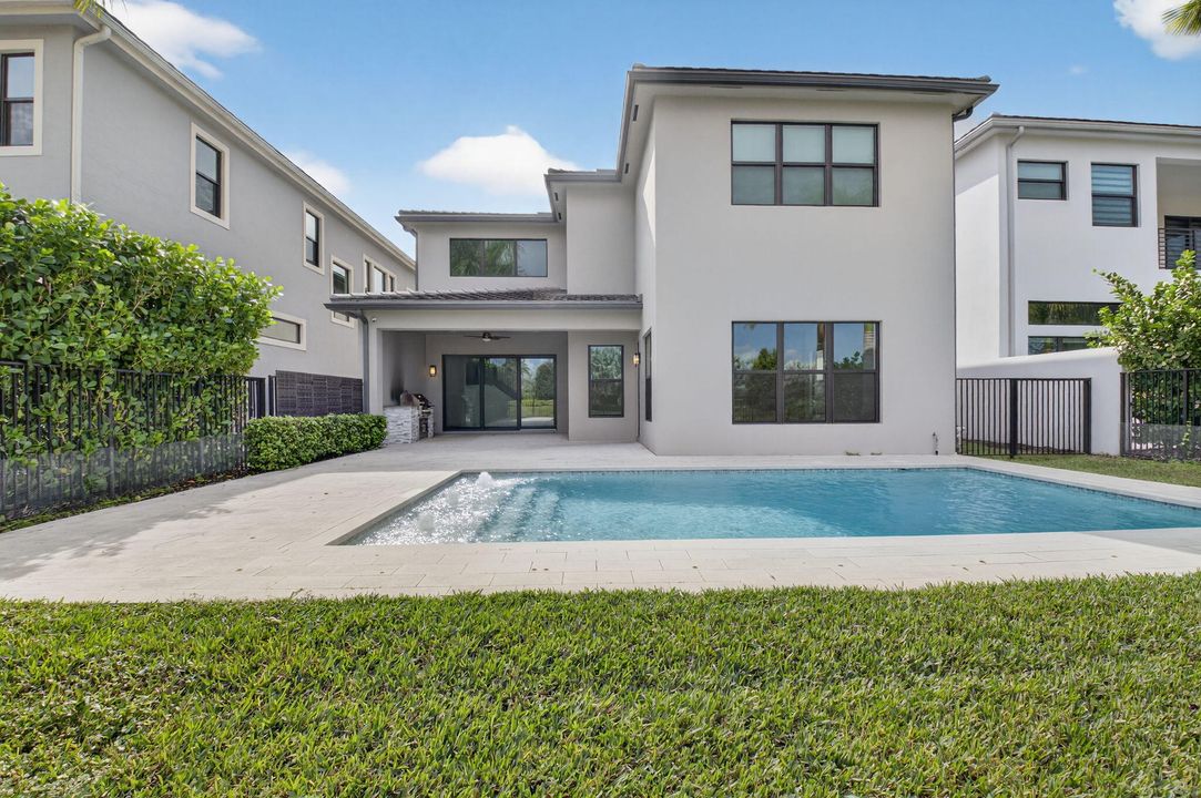 На продажу: $2,450,000 (4 спален, 4 ванн, 4103 Квадратных фут)