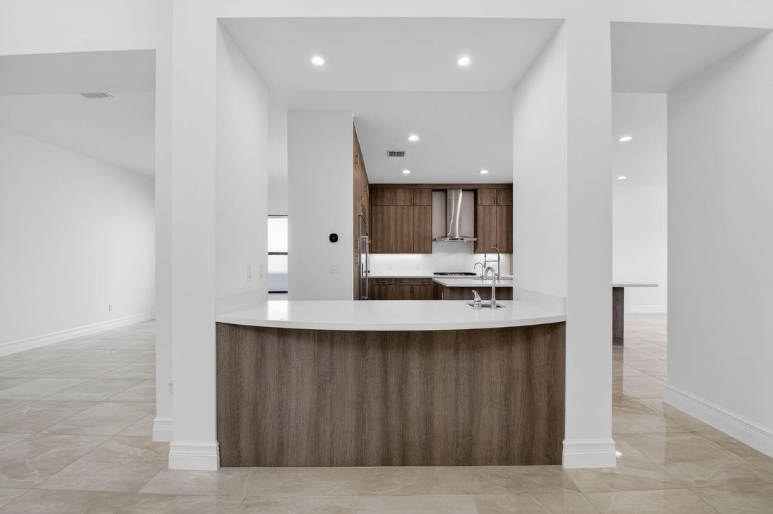 На продажу: $2,450,000 (4 спален, 4 ванн, 4103 Квадратных фут)