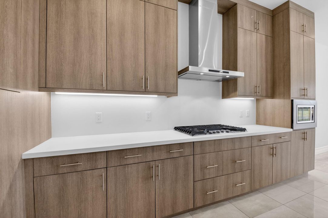 На продажу: $2,450,000 (4 спален, 4 ванн, 4103 Квадратных фут)