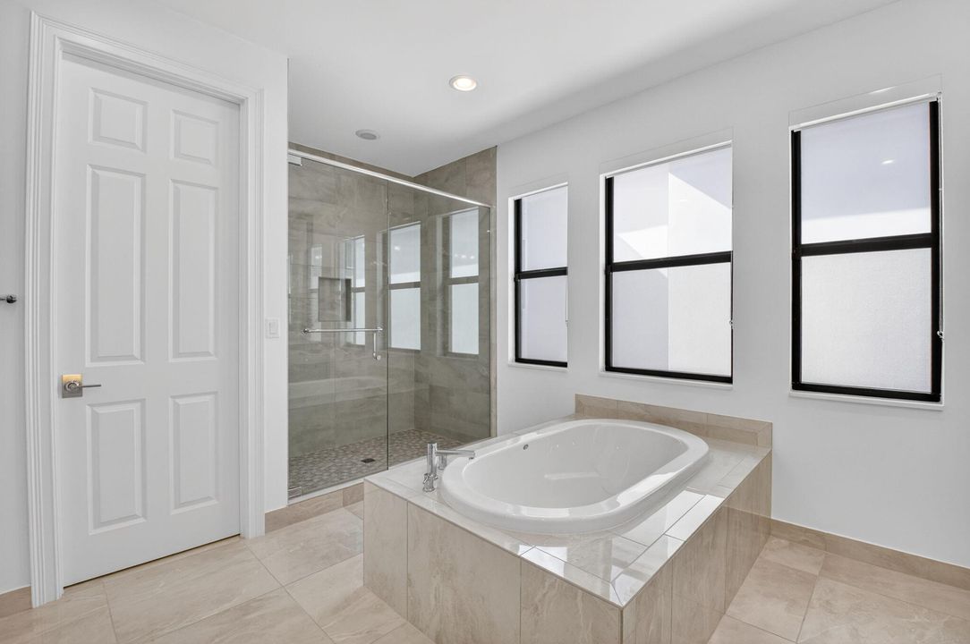 На продажу: $2,450,000 (4 спален, 4 ванн, 4103 Квадратных фут)