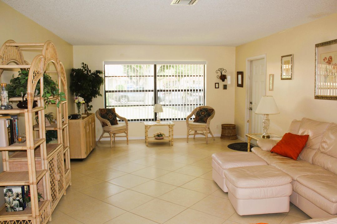 For Sale: $215,000 (2 beds, 2 baths, 1404 Square Feet)