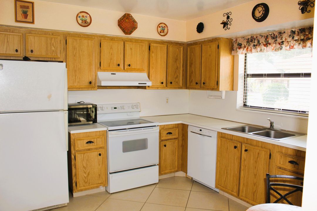 For Sale: $215,000 (2 beds, 2 baths, 1404 Square Feet)