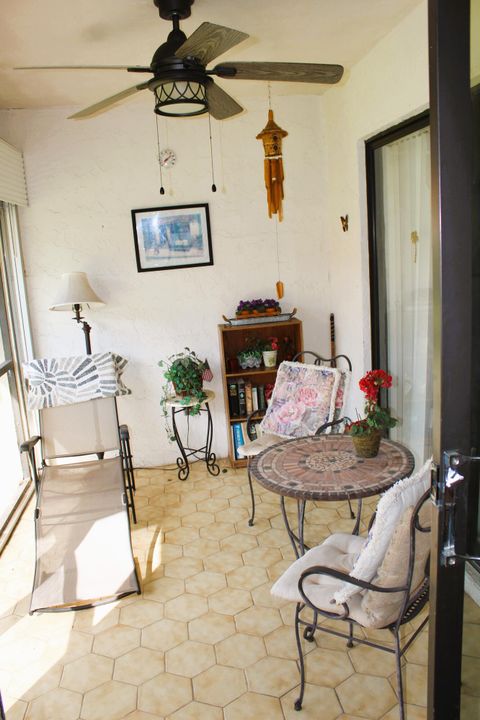 For Sale: $215,000 (2 beds, 2 baths, 1404 Square Feet)