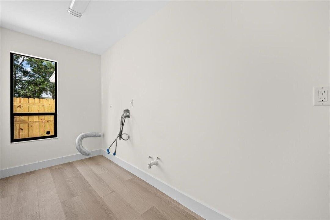 En Venta: $1,045,000 (3 camas, 2 baños, 2385 Pies cuadrados)