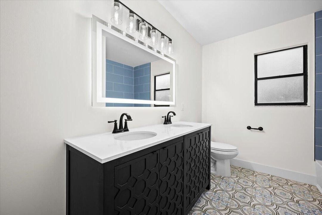 En Venta: $1,045,000 (3 camas, 2 baños, 2385 Pies cuadrados)