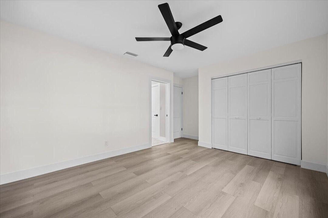 En Venta: $1,045,000 (3 camas, 2 baños, 2385 Pies cuadrados)