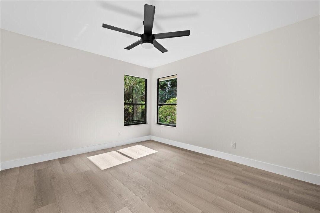 En Venta: $1,045,000 (3 camas, 2 baños, 2385 Pies cuadrados)