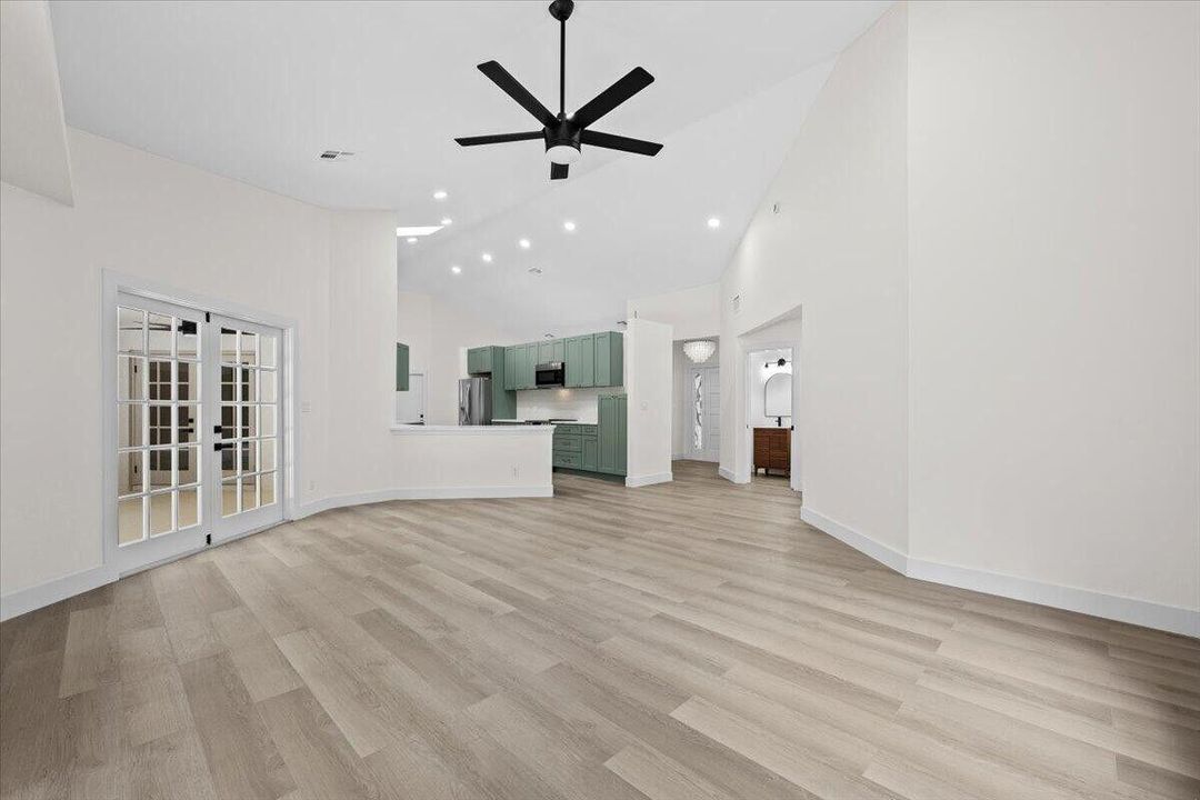 En Venta: $1,045,000 (3 camas, 2 baños, 2385 Pies cuadrados)