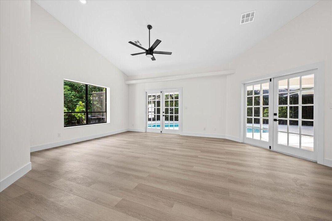 En Venta: $1,045,000 (3 camas, 2 baños, 2385 Pies cuadrados)