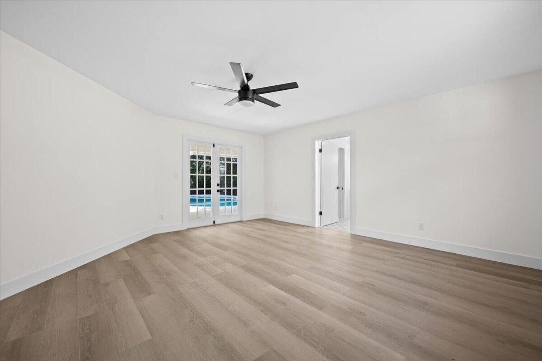 En Venta: $1,045,000 (3 camas, 2 baños, 2385 Pies cuadrados)