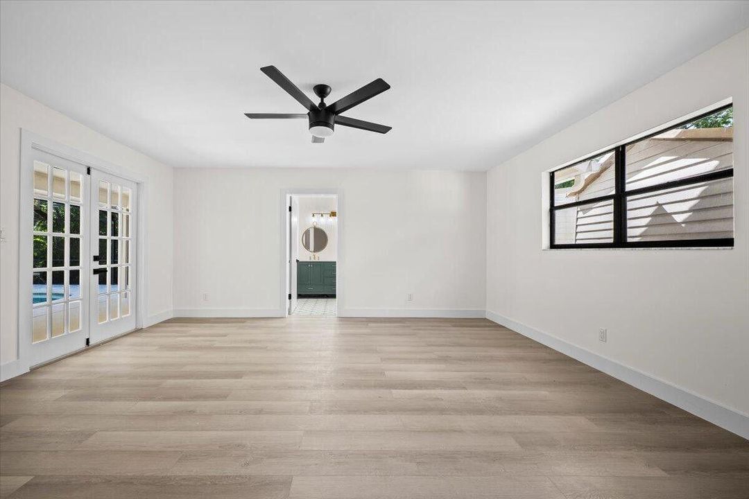 En Venta: $1,045,000 (3 camas, 2 baños, 2385 Pies cuadrados)