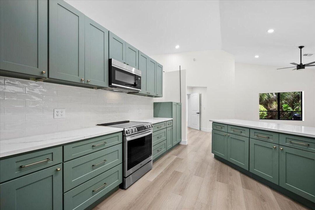 En Venta: $1,045,000 (3 camas, 2 baños, 2385 Pies cuadrados)