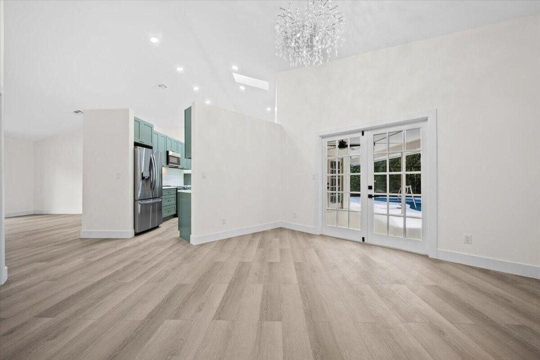 En Venta: $1,045,000 (3 camas, 2 baños, 2385 Pies cuadrados)