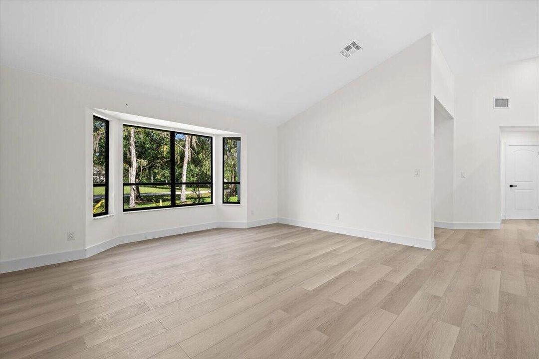 En Venta: $1,045,000 (3 camas, 2 baños, 2385 Pies cuadrados)