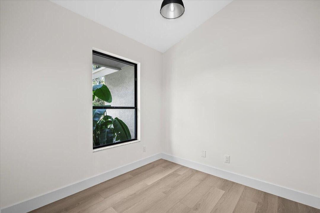 En Venta: $1,045,000 (3 camas, 2 baños, 2385 Pies cuadrados)