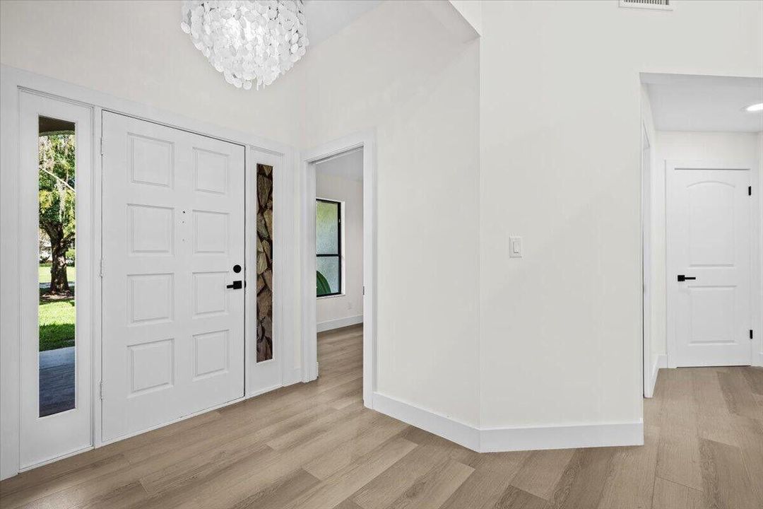 En Venta: $1,045,000 (3 camas, 2 baños, 2385 Pies cuadrados)