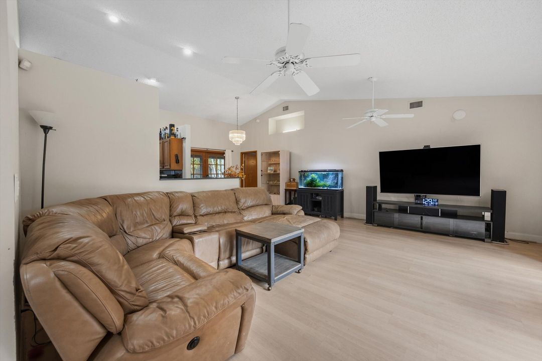 待售: $1,200,000 (5 贝兹, 2 浴室, 3500 平方英尺)