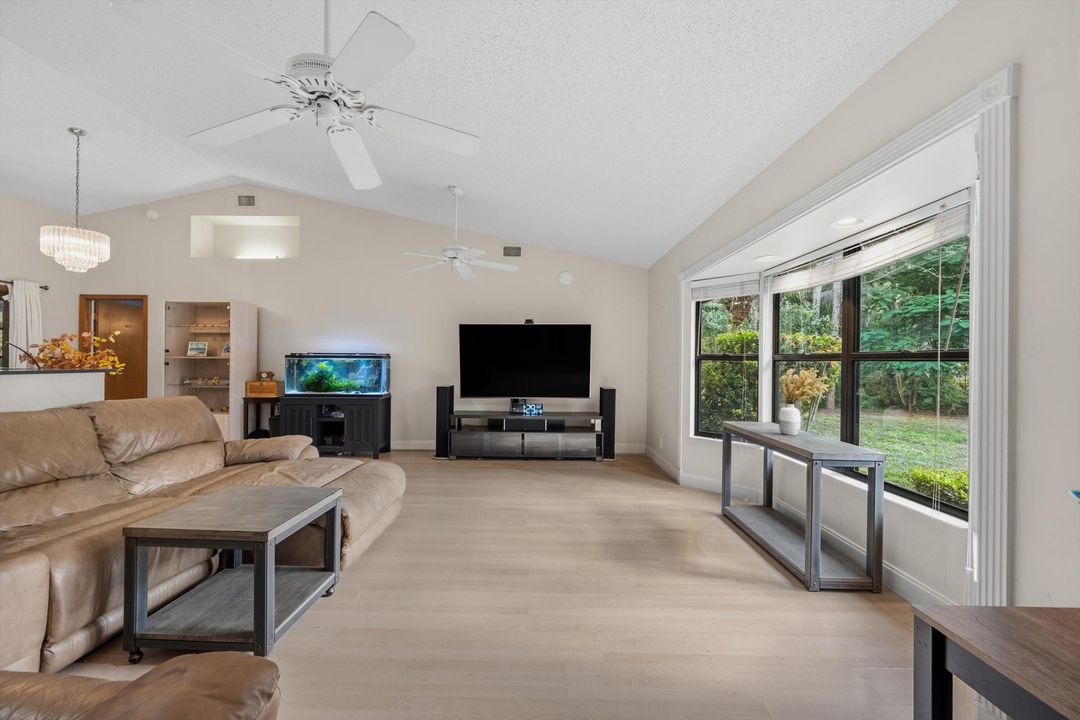 待售: $1,200,000 (5 贝兹, 2 浴室, 3500 平方英尺)