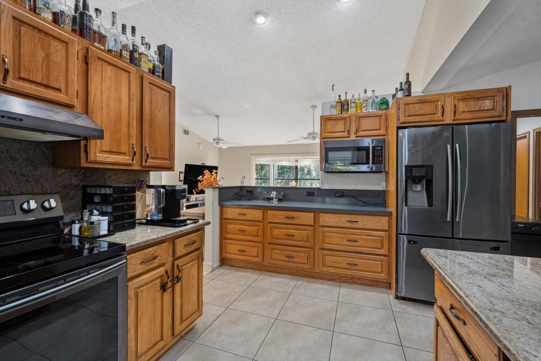 待售: $1,200,000 (5 贝兹, 2 浴室, 3500 平方英尺)