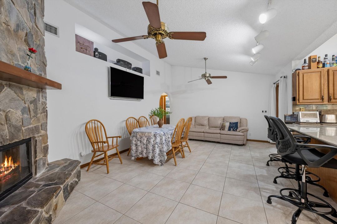 待售: $1,200,000 (5 贝兹, 2 浴室, 3500 平方英尺)