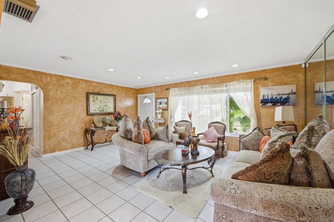 На продажу: $799,000 (4 спален, 2 ванн, 1756 Квадратных фут)